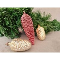 Vintage Glas Weihnachtsschmuck Lot 3 Сhristmas Baum Handbemalt Weihnachtskegel Czechoslovakia 70Er #158 von RetroChristmaTheatre