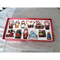 Vintage Set Von 12 Miniaturfiguren Aus Holz Weihnachten Handbemalt Dekoration Im Originalkarton #186 von RetroChristmaTheatre