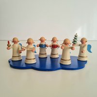 Vintage Set Von 6 Holz Retro Erzgebirge Sammler Engel Mit Display Weihnachten Handbemalt Dekoration #78 von RetroChristmaTheatre