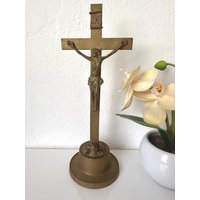 Antikes Tischkreuz, Altarkreuz, Standkreuz Auf Einem Ständer Jesus Inri von RetroCommode