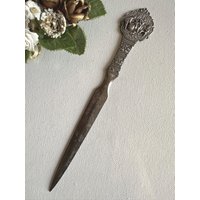 Ein Vintage Brieföffner Mit Verziertem Griff von RetroCommode