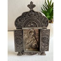 Es Ist in Einem Fach Für Schlüssel Und Einiges Mehr Es Ist in Einem Fach Für Schlüssel Und Einiges Mehr von RetroCommode