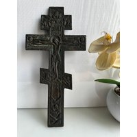 Vintage Großes Bronzekreuz Mit Der Kreuzigung Von Jesus Christus von RetroCommode