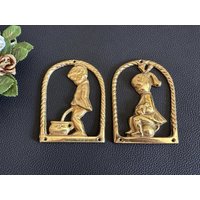 Vintage Paar Toiletten-Türschilder Aus Messing Für Jungen Und Mädchen Vintage Paar Toiletten-Türschilder Aus Messing Für Jungen Und Mädchen von RetroCommode