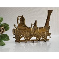 Vintage-Schlüsselhalter Aus Massivem Messing Für Die Diele 5 Haken Im Stil Einer Alten Dampflokomotive Vintage-Schlüsselhalter Aus Massivem Messing Für Die Diele 5 Haken Im Stil Einer Alten Dampflokomotive von RetroCommode