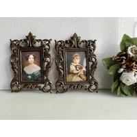 Vintage-Set Aus Zwei Mini-Zierrahmen Mit Gemälden Italien Vintage-Set Aus Zwei Mini-Zierrahmen Mit Gemälden Italien von RetroCommode