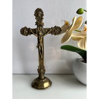 Vintage Tisch Messing Kreuz Kruzifix Von Jesus Christus von RetroCommode
