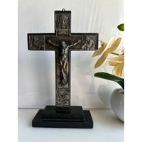 Vintage Tischkreuz Mit Der Kreuzigung Jesu Christi von RetroCommode