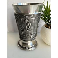 Vintage Zinn Weinkelch Mit Szenen Vintage Zinn Weinkelch Mit Szenen von RetroCommode