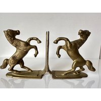 Vintage Zwei Buchstützen Pferde Aus Messing Vintage Zwei Buchstützen Pferde Aus Messing von RetroCommode