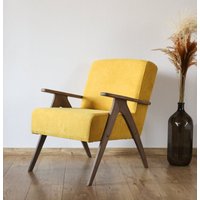 Gelber Vintage Sessel, Mid Century Sessel in Senfgelb Stoff, Retro Handgefertigte Möbel, Kleines Bequemes Für Wohnzimmer von RetroDesignCRO