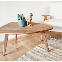 Retro Couchtisch in Gitarren-Plektrum-Form - Mid Century Moderner Akzenttisch Aus Holz, Wohnzimmerdekor Im Vintage-stil von RetroDesignCRO