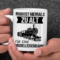 Man Ist Niemals Zu Alt Für Eine Modelleisenbahn Modellbau Eisenbahn Lokomotive Dampflokomotive Modellbauer Geschenk Lustige Tasse von RetroInvention