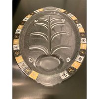 Inland Girlande Glas Mid Century Atomic Oval Serviertablett/Fleischplatte Schwarz Gold Temperiert Inland Girlande Glas Mid Century Atomic Oval Serviertablett/Fleischplatte Schwarz Gold Temperiert von RetroIsabelle