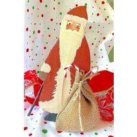 Handgeschnitzter & Handbemalter Primitive/Volkskunst Weihnachtsmann von RetroLovern