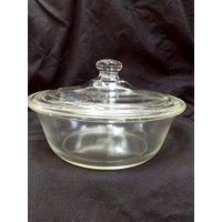 Vintage Pyrex-Auflaufform Mit Deckel, Klares Glas Muster Auf Dem Guter Zustand von RetroNouveauAndMore