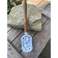Löffel Holzgriff Blau Weiß Porzellan Salatbesteck Strohblumenmuster Antik Löffel Holzgriff Blau Weiß Porzellan Salatbesteck Strohblumenmuster Antik von RetroRauschen