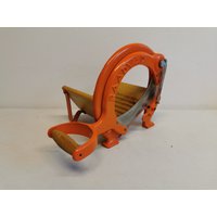 Brotschneider Von Royal Raadvad in Hervorragendem Zustand. Original Sehr Selten Orange Farbe Und Gepflegt von RetroSpectDenmark