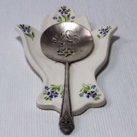 Löffelablage Aus Keramik, Weißer Löffelständer, Blaue Blumen, Handgemachte Löffelablage, Hamsa-Löffelablage in Palmenform von RetroStyleCeramics