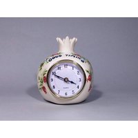 Tischuhr Weiße Keramik Granatapfel Uhr Keramikuhr Personalisierte Retro Vintage Stil Handgefertigte Regaluhr Tischuhr Weiße Keramik Granatapfel Uhr Keramikuhr Personalisierte Retro Vintage Stil Handgefertigte Regaluhr von RetroStyleCeramics