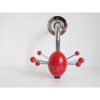 Sputnik Garderobe Osvaldo Borsani Space Age Wandrack Vintage Kleiderhaken Rot Sputnik Garderobe Osvaldo Borsani Space Age Wandrack Vintage Kleiderhaken Rot von RetroVagabonde