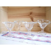 Vintage Eisbecher Dessertschalen Aus Preßglas Mit Tulpenform von RetroVagabonde