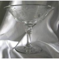 Geätztes Kristallglas Sherbet Champagnerglas - Markenzeichen Heisey Vintage von RetrofitGallery
