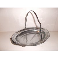 Vintage Englisch Silber Metall Servier Schüssel Korb Jugendstil Teller Circa 1900 Blumenherz-Design von Retromagination