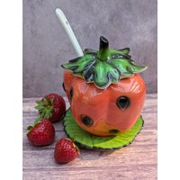 Herrlich Beeriger Erdbeer Konfitüren Topf Aus Porzellan, Vintage Und Von Goebel von RetromaniaDE