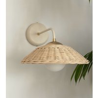 Minimal Wandleuchte Rattan Globe Licht Opal Glas Modern Rustikal Dekoration [Athina] von RevealHome