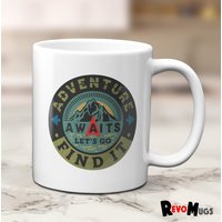 Abenteuer Erwartet Lets Go Find It Tasse | Retro Style Camping 11 Unzen Keramiktasse von RevoMugs