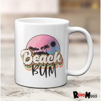 Beach Bum Lustige Strand Tasse | Geschenke Für Freunde Revo Tassen von RevoMugs