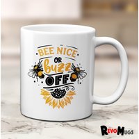 Bee Nice Or Buzz Off Tasse | Lustiger Bienen Becher Premium 11 Unzen von RevoMugs