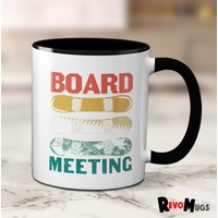 Board Meeting Snowboard Becher - Snowboarder Geschenk 2 Farben Arbeitsbecher von RevoMugs