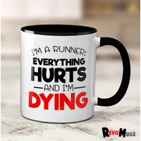 I'm A Runner Everything Hurts Lustige Lauftasse | Laufendes Geschenk 11 Unzen Keramiktasse von RevoMugs