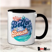 Life Is Better At The Beach Tasse | Surfender Becher von RevoMugs