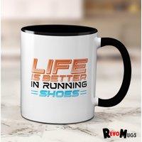 Life Is Better in Laufschuhe Laufbecher | Laufende Geschenk Tasse von RevoMugs