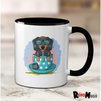 Niedliche Cartoon Dackel Hund Tasse | Süßer Würstchenbecher von RevoMugs