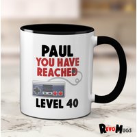 Personalisierte Gamer-Tasse Zum 40. Geburtstag | Nes Wählen Sie Stufe Für Alter Gaming Tasse von RevoMugs