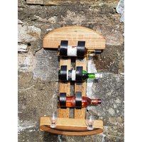 Flaschenaufbewahrung Und Regal Aus Recyceltem Whiskyfass Flaschenaufbewahrung Und Regal Aus Recyceltem Whiskyfass von RezaWoodDesigns