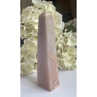 Rosa Amethyst Turm, Obelisk von RhiCreates4