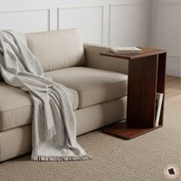 Handgefertigter Moderner Holzsofa Tisch in C-Form Mit Zeitungshalter Handgefertigter Moderner Holzsofa Tisch in C-Form Mit Zeitungshalter von RhysBoscoDesign