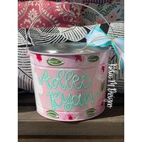 Maßgeschneiderter Ostereimer, Handbemalter Bemalter Personalisierter Metalleimer, Mädchen Ostereimer von RiLeeMDesigns