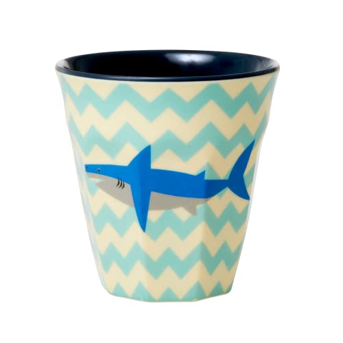 Medium Melamin Becher - Crème - Shark Print von Rice