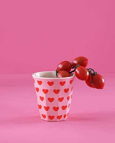Medium Melamin Becher - Hellrosa - Sweet Hearts Print von Rice