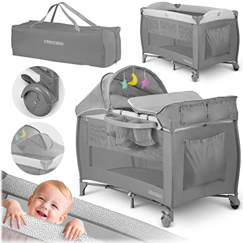 Ricokids Reisebett Kleinkinderbett, tragbar, Laufgitter, Himmel, Zwei Stufen der Matratzenhöhe, 125x65x78cm, 15 kg Belastbarkeit, faltbar, 2 Räder mit Bremsen, Abnehmbarer Seiteneingang Hellgrau von Ricokids