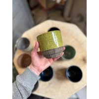 Made To Order Rad Getupft Gesprenkelte Steinzeug Tasse Becher Griffless Mit Handgemaltem Streifenmuster von RiderCeramics
