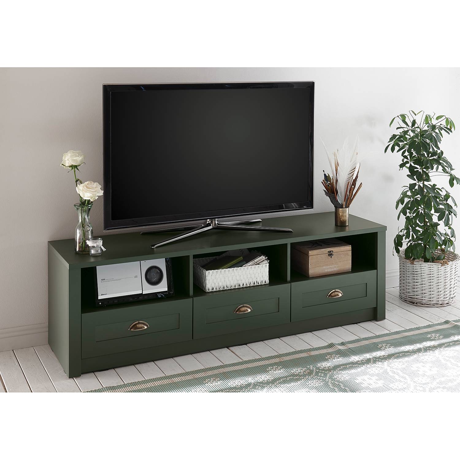 home24 TV-Lowboard II Front & Korpus: MDF Mitteldichte Holzfaserplatte , foliert Griffe: Metall, lackiert Grün 158 x 47 x 43cm home24 TV-Lowboard II Front & Korpus: MDF Mitteldichte Holzfaserplatte , foliert Griffe: Metall, lackiert Grün 158 x 47 x 43cm von home24