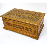 Verzierte Holzschatulle, 1. Hälfte Des 20. Jahrhunderts | Decorated Wooden Box, First Half Of The 20Th Century Verzierte Holzschatulle, 1. Hälfte Des 20. Jahrhunderts | Decorated Wooden Box, First Half Of The 20Th Century von RiedAntik