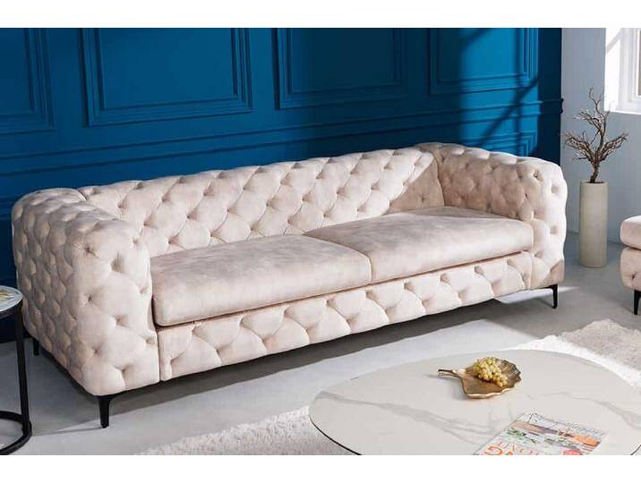 Chesterfield 3-Sitzer Sofa MODERN BAROCK 235cm champagner beige Samt Federkern Wohnzimmer Chesterfield 3-Sitzer Sofa MODERN BAROCK 235cm champagner beige Samt Federkern Wohnzimmer von Riess-Ambiente.de
